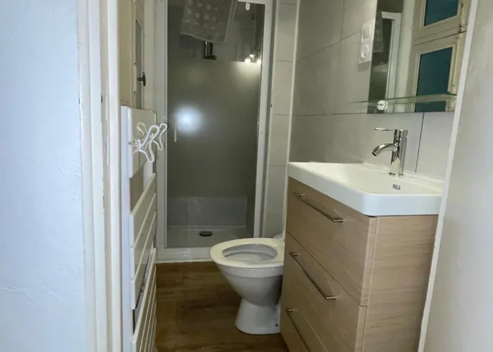 N•2 Avec Patio En Plein Coeur De La Apartmán